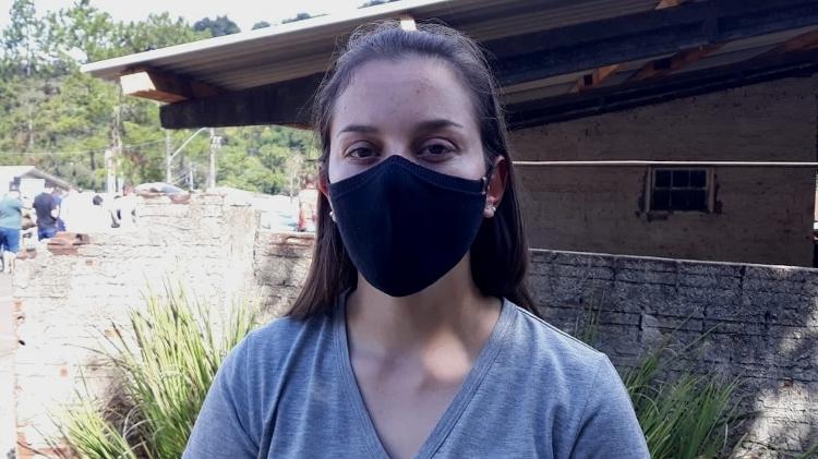 4.abr.2021 - A agente educativa Aline Biazbetti, 27,que ajudou a socorrer uma das crianças vítimas do ataque em Saudades (SC) - Hygino Vasconcellos/UOL - Hygino Vasconcellos/UOL