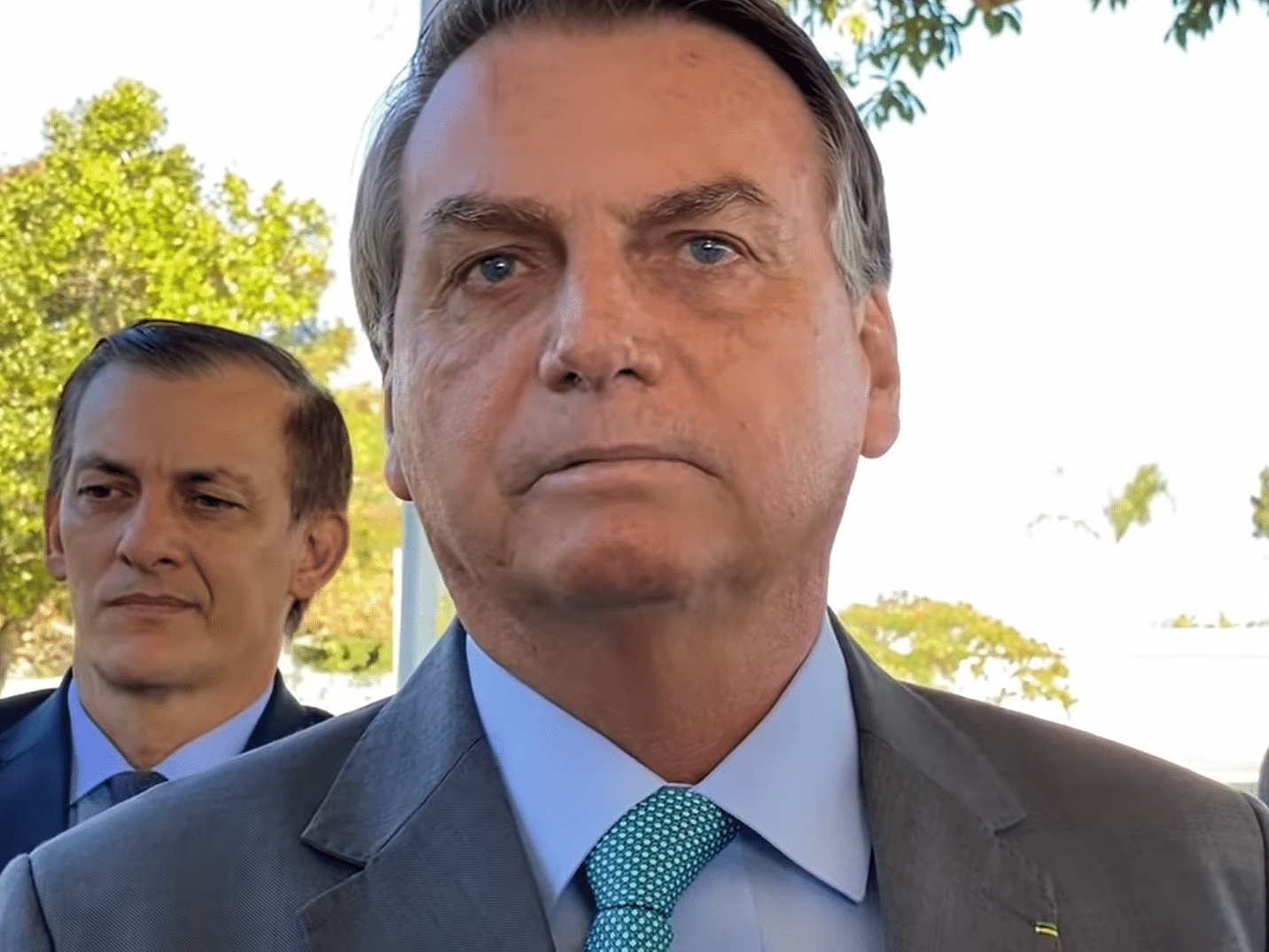 "Impedrejável", Bolsonaro evita falar em corrupção e mira "comunistas"