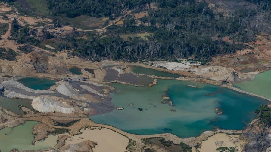 Área desmatada para mineração de cassiterita e ouro, em Porto Velho, distrito de Jaci-Paraná (RO) - Victor Moriyama/Amazônia em Chamas