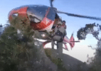 Vídeo mostra montanhista sendo resgatada por equipe em helicóptero no PR - Reprodução/Instagram/@operacoesaereaspmpr
