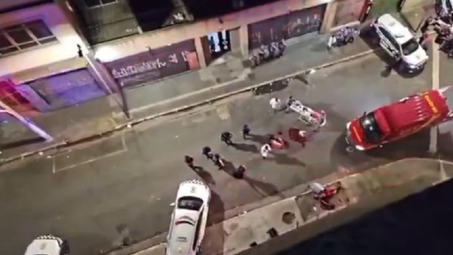 Caso foi registrado na rua dos Protestantes, bairro de Santa Ifigênia, na noite desta segunda-feira (15)