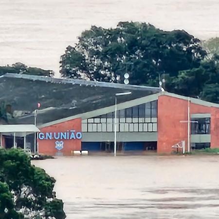 Grêmio disponibilizou embarcações para resgate de ribeirinhos na Ilha do Pavão