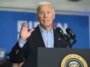Biden troca 2024 por 2020 em discurso para tentar convencer democratas