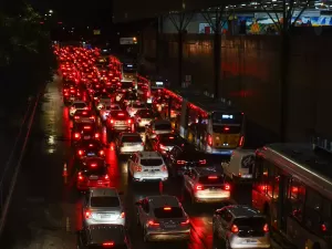 Chuva atinge cidades da Grande SP e quase 60 mil imóveis ficam sem luz