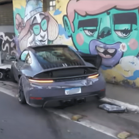 porsche-911-atingiu-motocicletas-1780789279244_v2_450x450 Acidente com Porsche deixa feridos na zona sul de SP; influenciador estava no veículo
