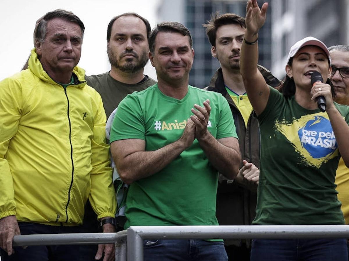 Bolsonaro sabia e não vetou vídeos de Michelle contra Flávio
