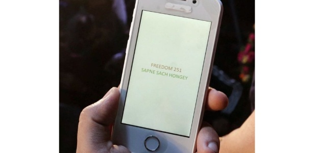 Aparelhos mostrados à imprensa em fevereiro eram muito diferentes - EPA - EPA