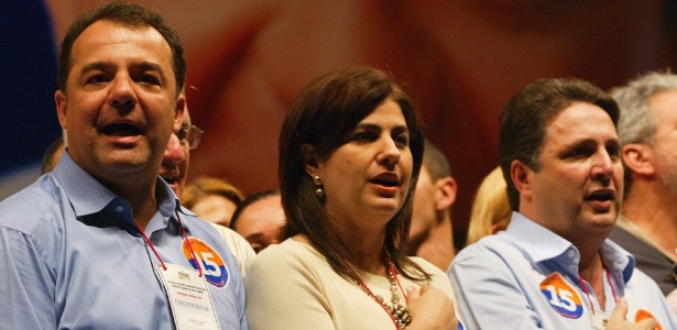 Em 2006, ainda aliados, Cabral (à esq.), Rosinha e Anthony Garotinho participam de convenção do PMDB - Michel Filho - 25.jun.2006/Agência O Globo