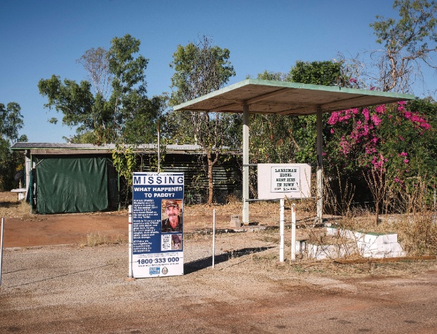 Cartaz anuncia desaparecimento de Paddy Moriarty, em Larrimah, na Austrália - Adam Ferguson/The New York Times
