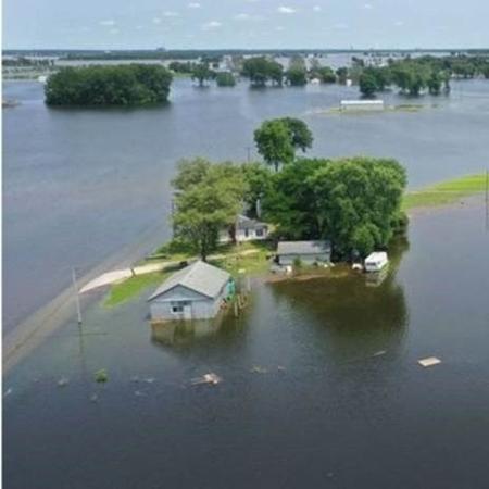 Inundação do rio Mississippi em torno de casas no Missouri - Getty Images/BBC