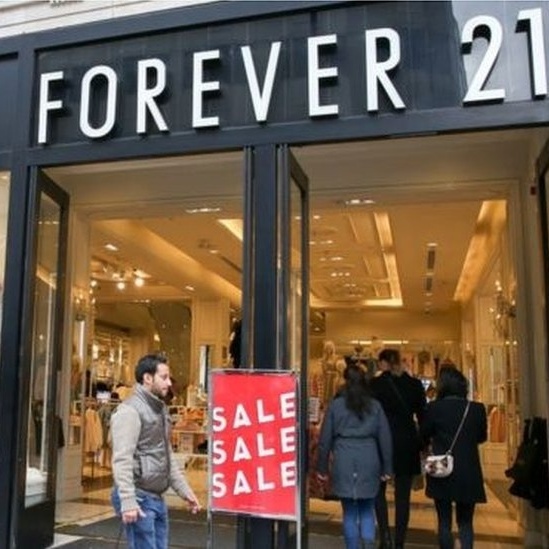 Forever 21 apresenta pedido de falência e lojas podem ser fechadas