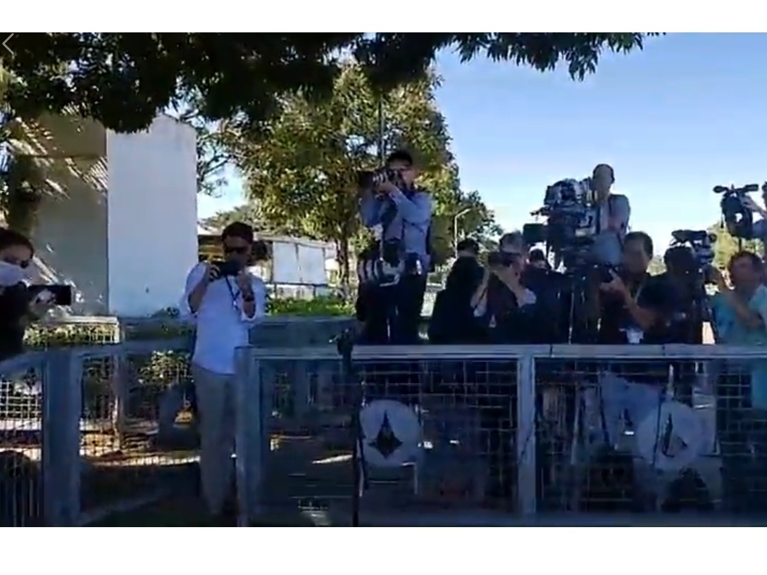 Jornalistas deixam entrevista após Bolsonaro estimular apoiadores a hostilizarem repórteres