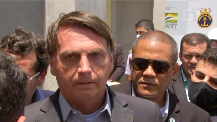 Presidente Jair Bolsonaro durante entrevista em que atacou e suspendeu entendimento entre o Ministério da Saúde e o Instituto Butantan. Foi o ato mais boçal de sua lamentável carreira na vida pública - Reprodução/Portal G1
