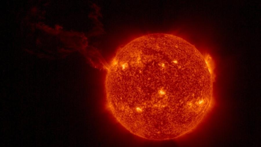 Sonda Solar Orbiter flagra gigantesca erupção solar - ESA