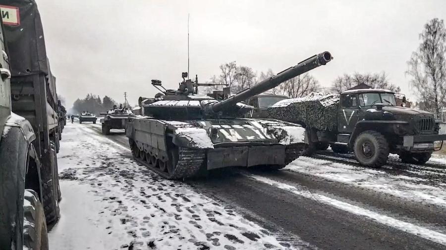 Tanques russos na região de Kiev, na Ucrânia - Ministério da Defesa da Rússia/AFP