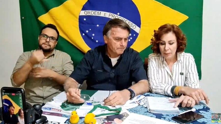 Carla Zambelli (PL) participa de live do presidente Jair Bolsonaro (PL) - Reprodução/YouTube/jbolsonaro