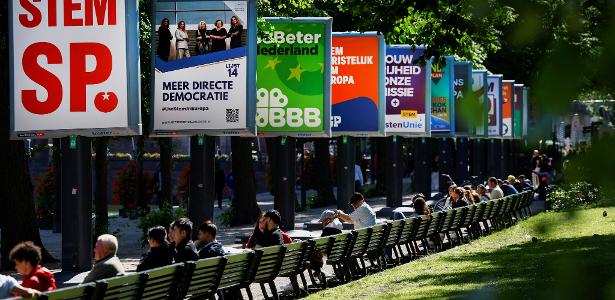 Painéis de campanha eleitoral em Haia em dia que os europeus iniciam votação para novo parlamento