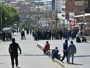 Motoristas bloqueiam La Paz em protesto contra a falta de combustível na Bolívia