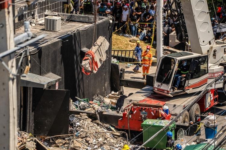 Desabamento em boate matou cantor, governadora e ídolos do beisebol
