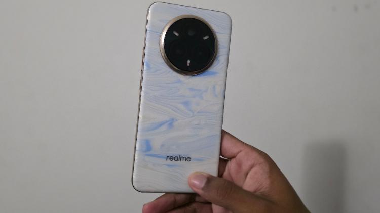 Realme 14 Pro+ muda de cor quando exposto ao frio Realme 14 Pro+ muda de cor quando exposto ao frio