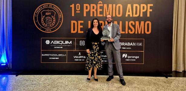 Podcast do UOL sobre Mauro Cid recebe prêmio em Brasília