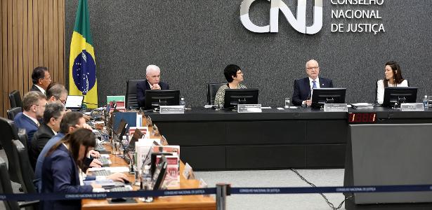 CNJ aprova fim da aposentadoria compulsória como pena máxima para juízes