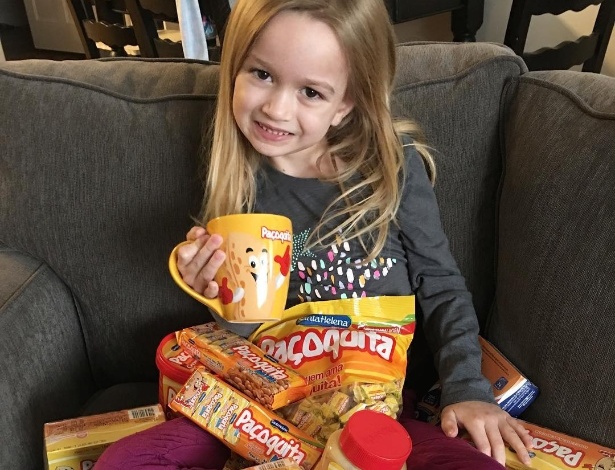 Chloe, menina que virou meme por causa de um sorriso irônico, ganhou kit da Paçoquita - Reprodução/Instagram