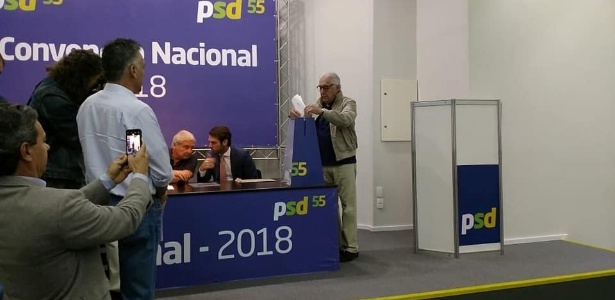 Guilherme Afif, que tentava ser candidato a presidente, vota em convenção do PSD, quer terminou definindo apoio a Alckmin - Divulgação