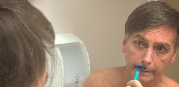 Bolsonaro postou foto nesta sexta na qual aparece se barbeando no banheiro do hospital Albert Einstein. "Me preparando para voltar à ativa!", comentou o candidato