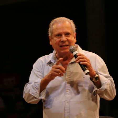 O ex-ministro José Dirceu em noite de autógrafos para o lançamento de sua biografia, em São Paulo
