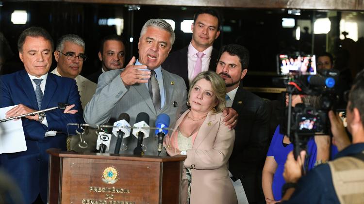 A lado do senador Major Olimpio (PSL-SP), Selma Arruda anuncia sua saída do PSL e filiação ao Podemos - Roque de Sá - 18.set.19/Agência Senado