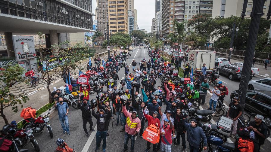 Entregadores de aplicativos protestam em frente à Câmara dos Vereadores de SP - Taba Benedicto/Estadão Conteúdo