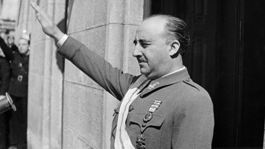 Na Espanha, um estatuto de 2007 pede a retirada de todos os símbolos ligados ao regime de Francisco Franco - ullstein bild Dtl./ullstein bild via Getty Images