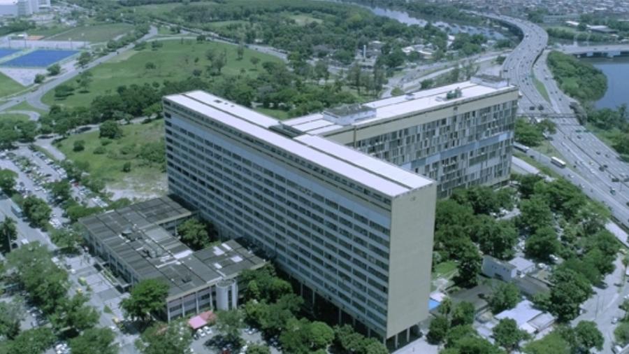 Inaugurado em 1978, o hospital é hoje referência no tratamento de doenças de alta complexidade - Reprodução/Facebook/PortalHUCFF  