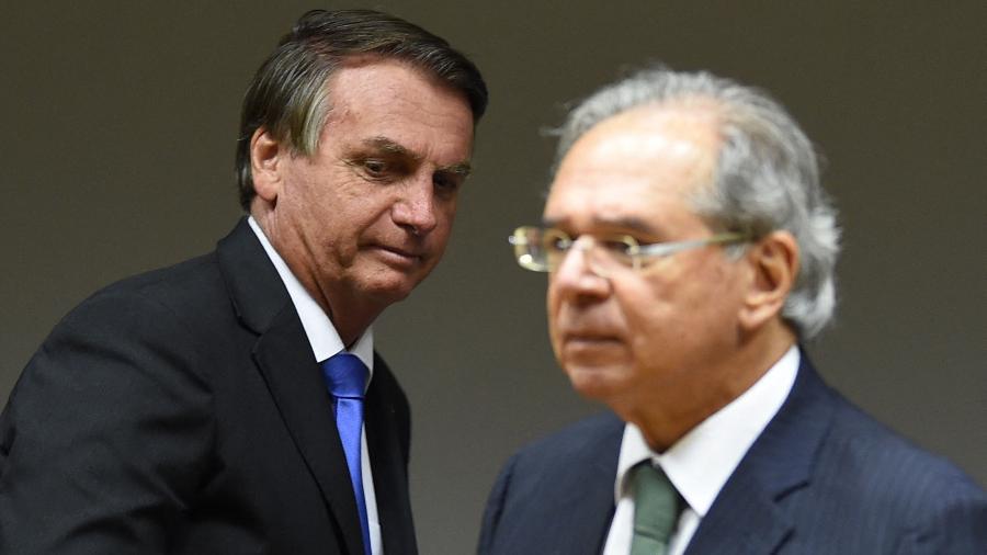 Bolsonaro e Guedes trabalham em medidas econômicas para várias áreas, em ano eleitoral  - Evaristo Sá/AFP