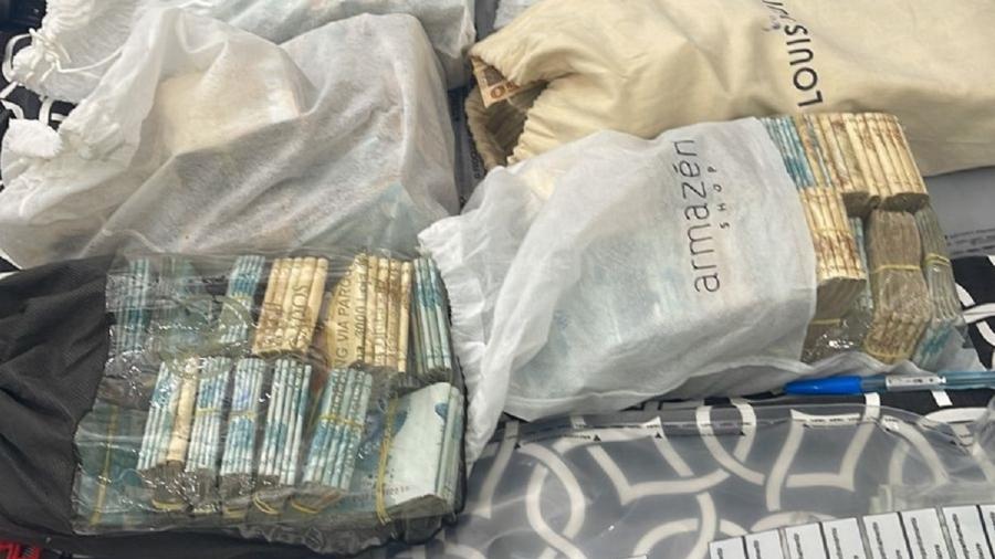 R$ 1,2 milhão em espécie foi encontrado em sacolas de grife na casa da ex-delegada Adriana Belém - Divulgação/MP-RJ