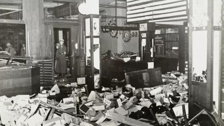 Objects scattered on the floor of a looted Jewish shop - YAD VASHEM - YAD VASHEM