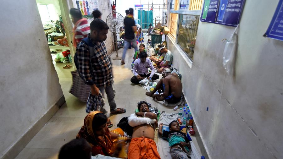 3.jun.2023 - Feridos em acidente de trem na Índia no corredor de hospital em Balasore - Reuters/Stringer