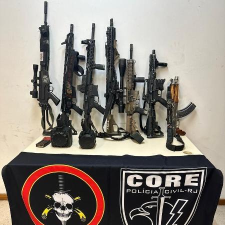 Armas apreendidas em ação do Bope no Complexo da Penha, no Rio