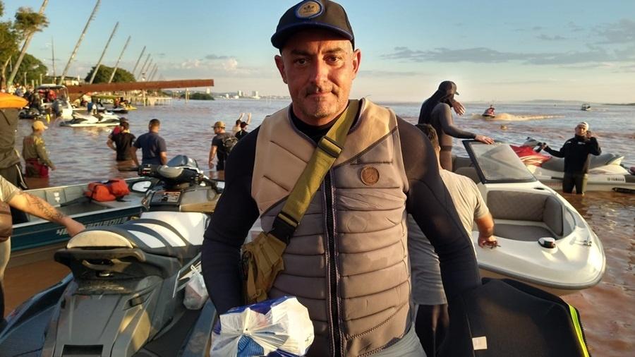 Voluntário usou moto aquática para resgatar família ilhada em Eldorado do Sul (RS)  - Lucas Azevedo