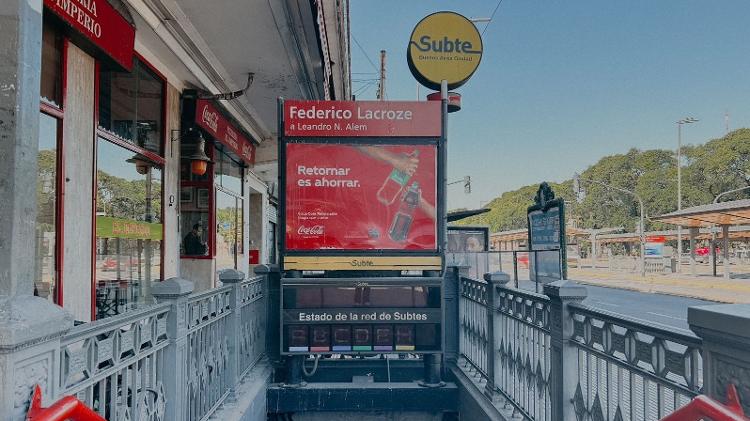 Estação de metrô fechada em Buenos Aires em dia de greve geral