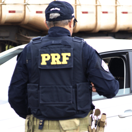 Equipe da Polícia Rodoviária Federal fez flagrante na noite de ontem (30)