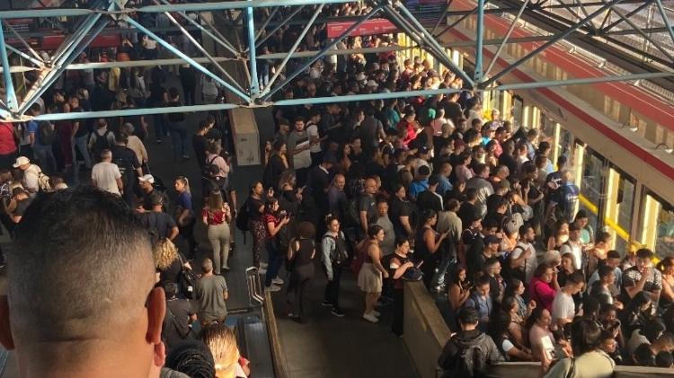 25.mar.2025 - Estação Artur Alvim estava lotada às 7h30 da manhã 25.mar.2025 - Estação Artur Alvim estava lotada às 7h30 da manhã