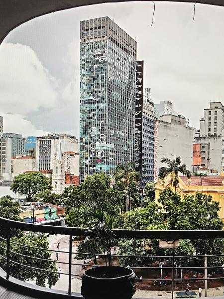 No Largo do Paissandú, o edifício Wilton Paes de Almeida, que desabou em 2018, pertencia ao INSS No Largo do Paissandú, o edifício Wilton Paes de Almeida, que desabou em 2018, pertencia ao INSS