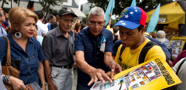 Pesquisas indicam vitória da oposição nas próximas eleições legislativas na Venezuela - MIGUEL GUTIERREZ/EFE