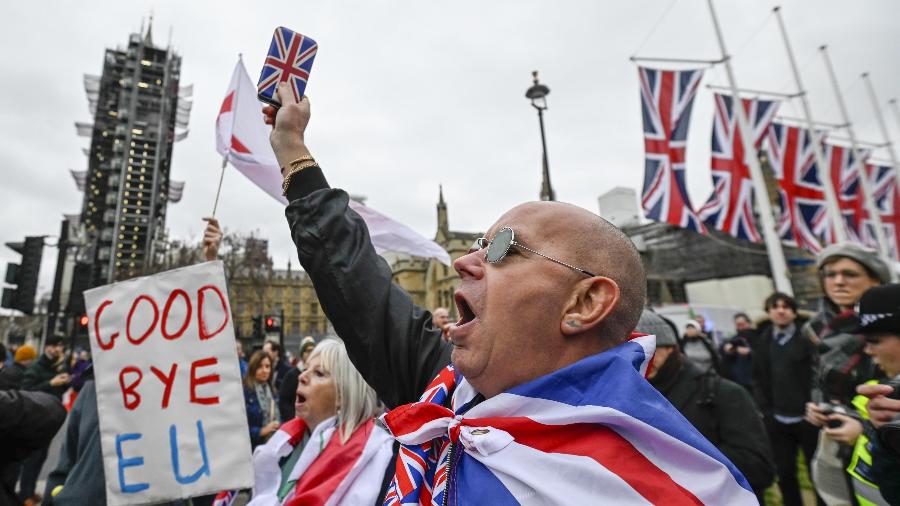 Apoiadores do Brexit se reúnem na Praça do Parlamento, em Londres, na Inglaterra, para celebrar saída da União Europeia - Stephen Chung/Xinhua