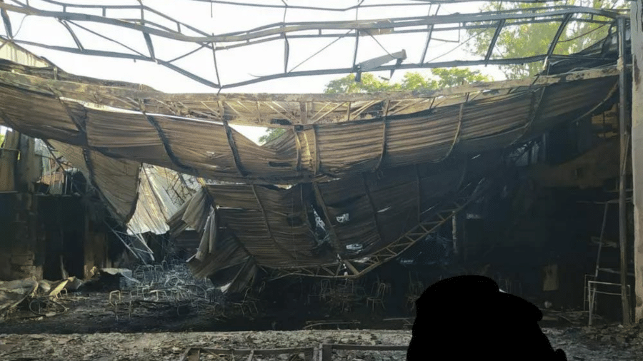 Salão de resort foi destruído pelo fogo - Reprodução/Facebook/Nosso Informativo 