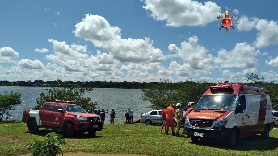 Bombeiros socorreram ao hospital senhora que estava em lancha que afundou no Lago Paranoá, em Brasília - Corpo de Bombeiros Militar do Distrito Federal/Divulgação