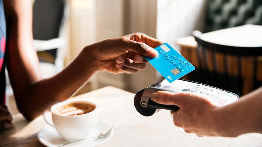 Transferência de recursos ao comércio nas operações com cartão de débito poderão ocorrer de forma instantânea - Getty Images