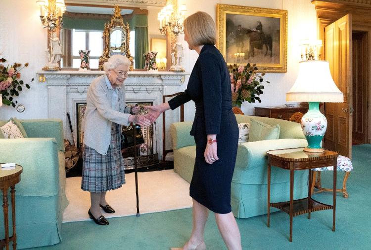 Queen Elizabeth II, who is officially part of the process to become Prime Minister of the United Kingdom.  Liz Truss meeting Elizabeth - via REUTERS Jane Barlow/Pool - via REUTERS Jane Barlow/Pool